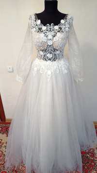 Нові весільні сукні 42-44 розміру