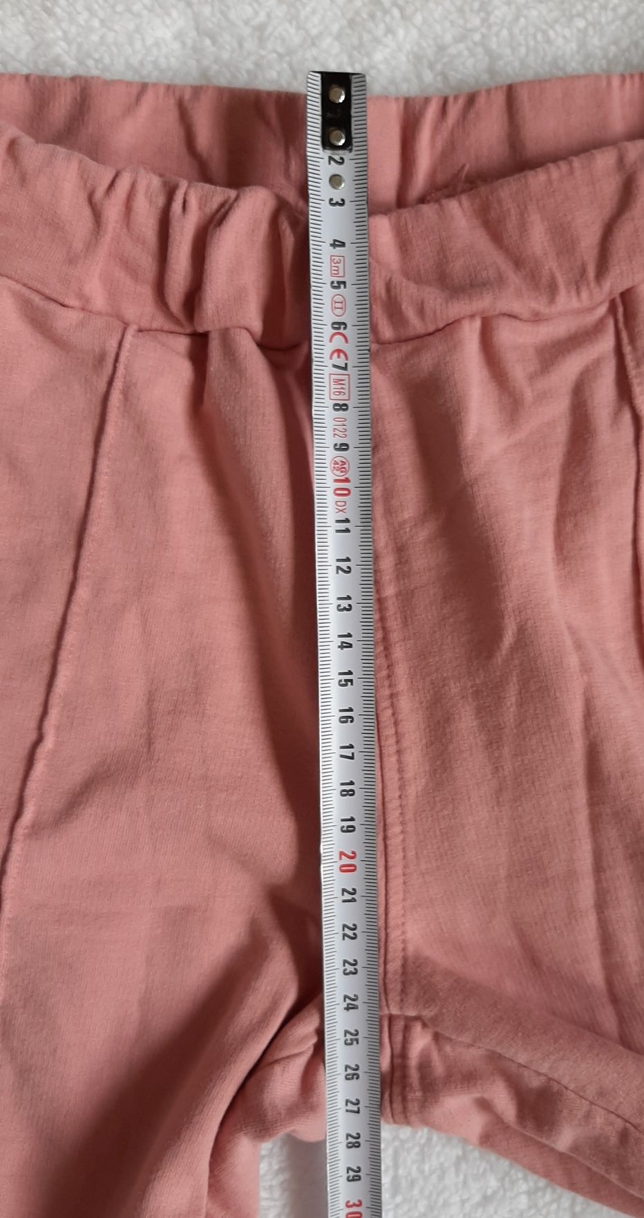 Jasne różowe szerokie spodnie dresowe r.134/140 Coccodrillo