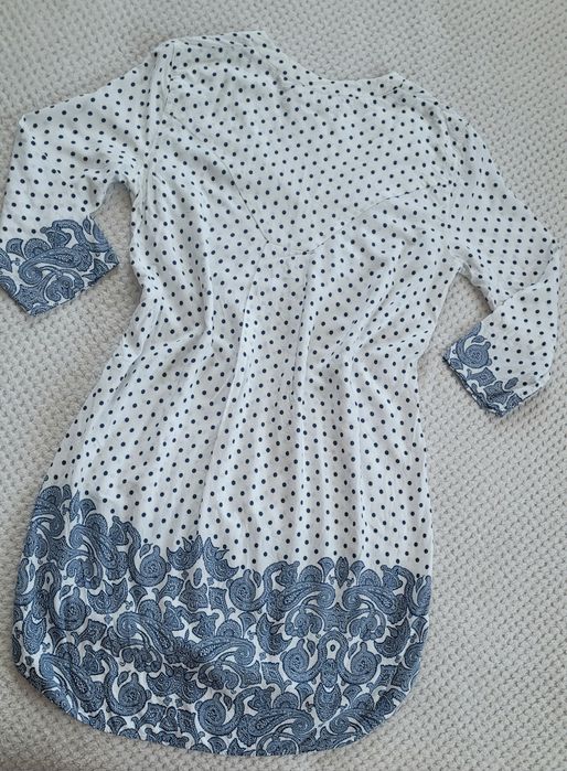 Piękna sukienka koszulowa z długimi rękawami w kropki print ornament