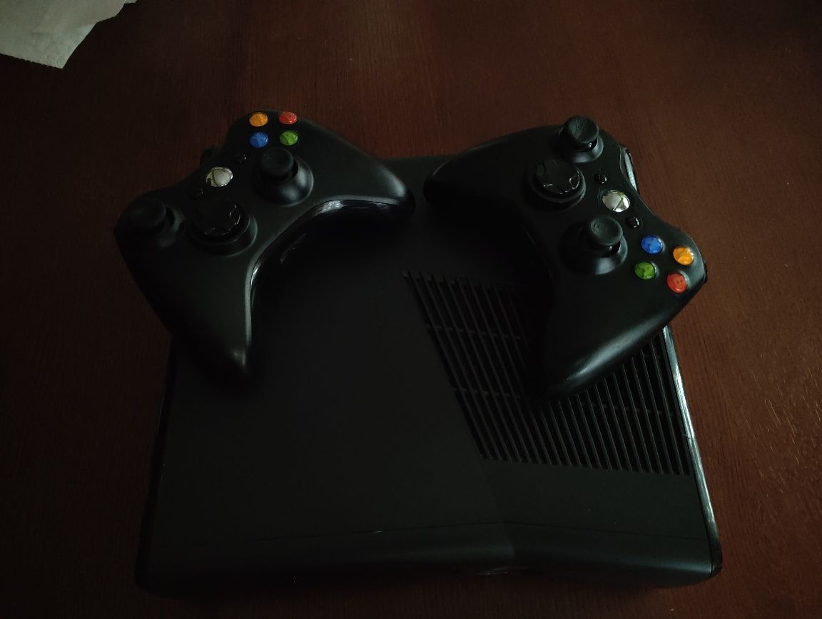 Xbox 360 + 2 pady + 10 gier + Kinect