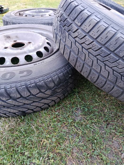 Używane opony zimowe 145/80 R13 opel corsa