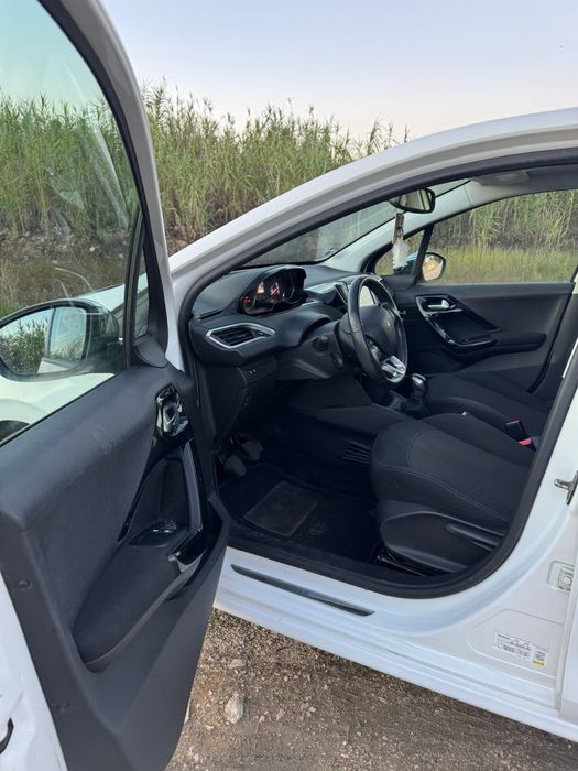 Peugeot 208 1.6Hdi único dono 120mil km