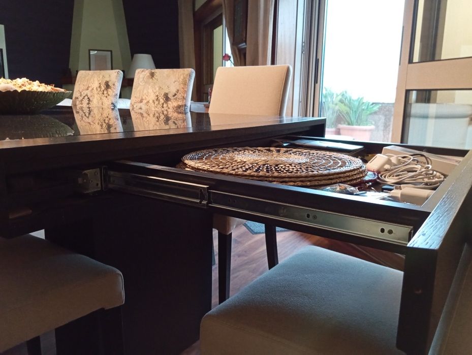 Mesa de sala em wengue (sem cadeiras)