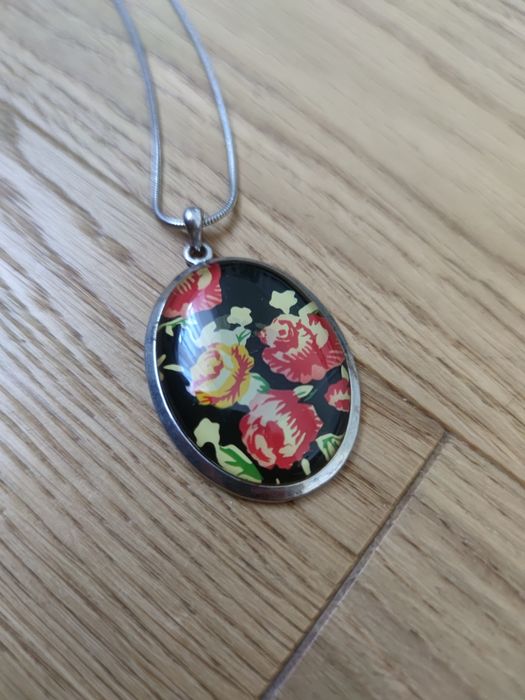 Naszyjnik łańcuszek z wisiorkiem z różami