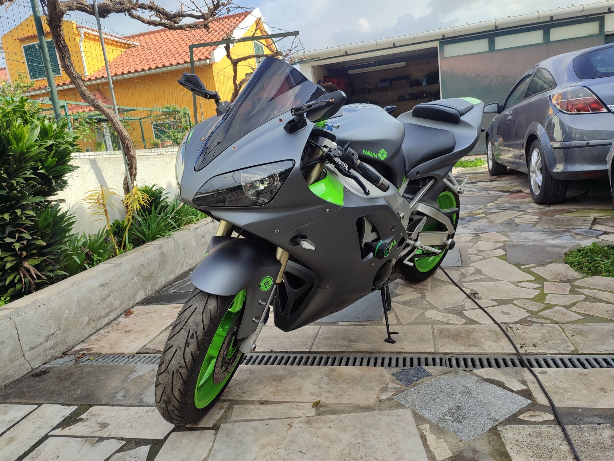 Yamaha YZF R1 R413