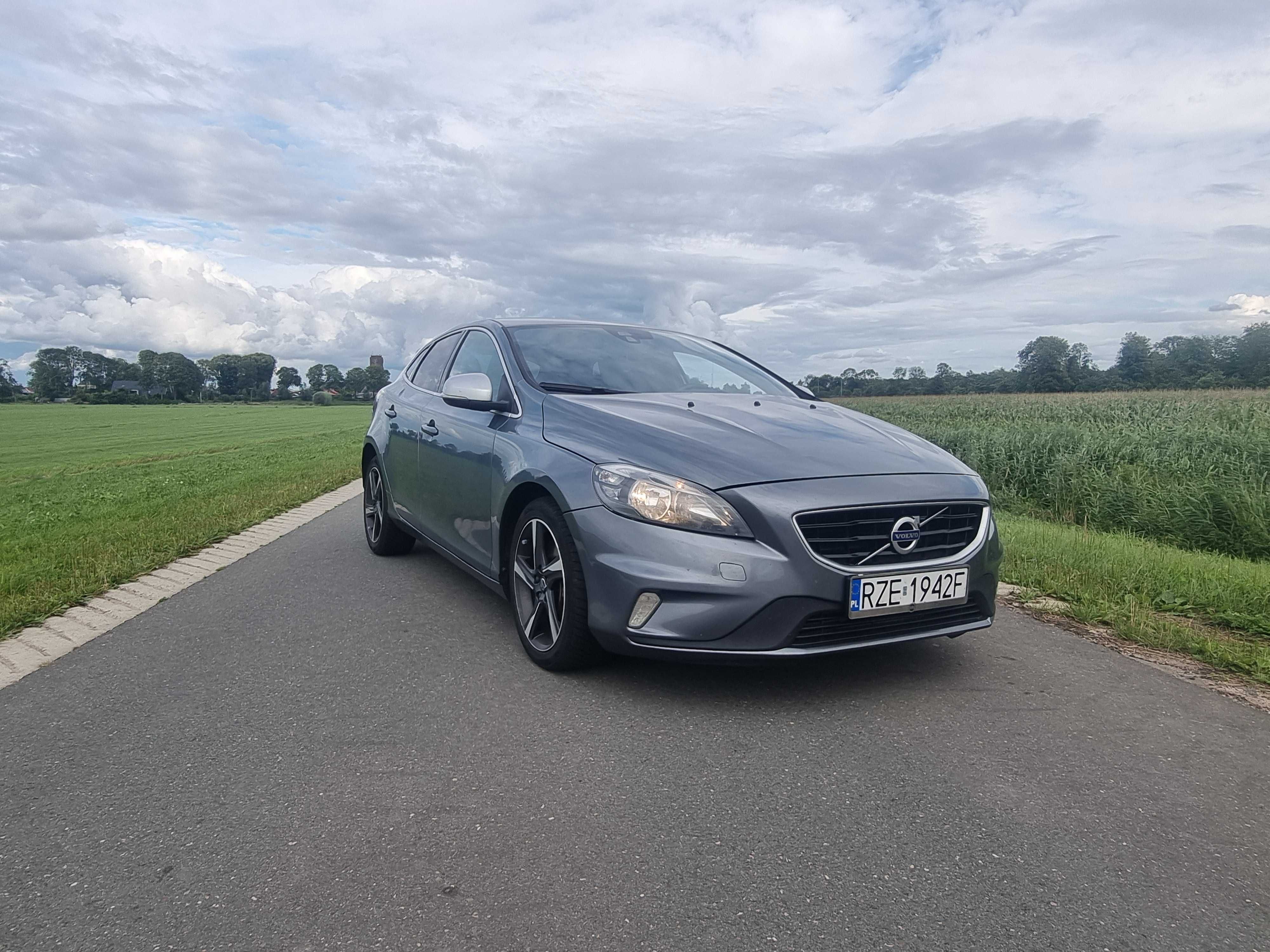 VOLVO V40 D3 2015 R design