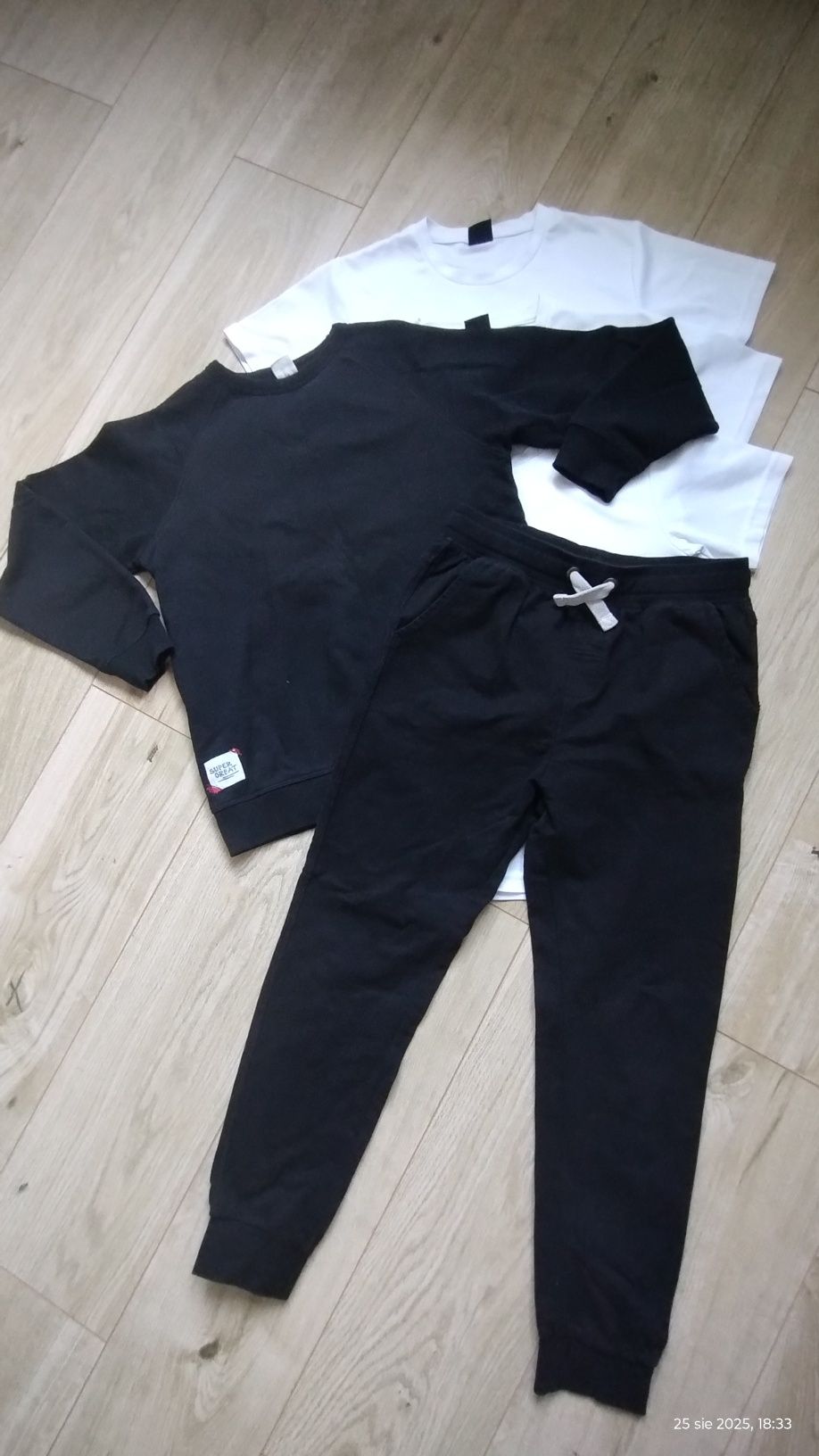 Dres  WF Smyk + t-shirty Martens 3szt. 152/158
