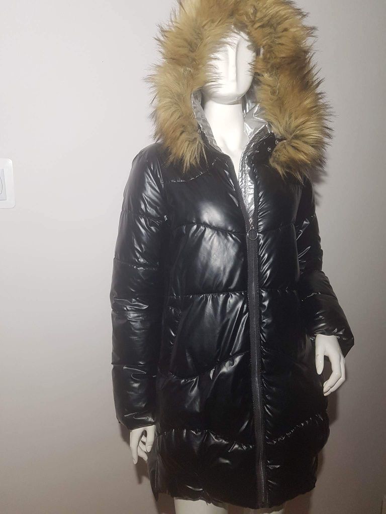 Asymetryczna zimowa kurtka pikowana płaszczyk kaptur futerko