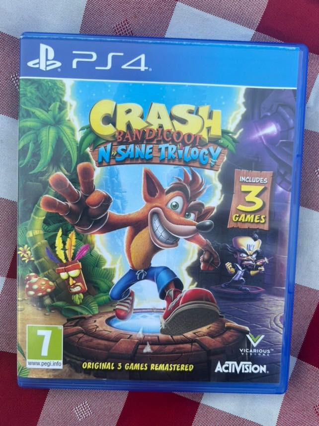 Ps4 500GB como nova + 3 jogos incríveis