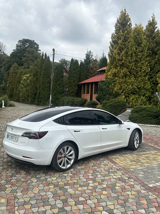 Tesla model 3 2021 long range повний привід