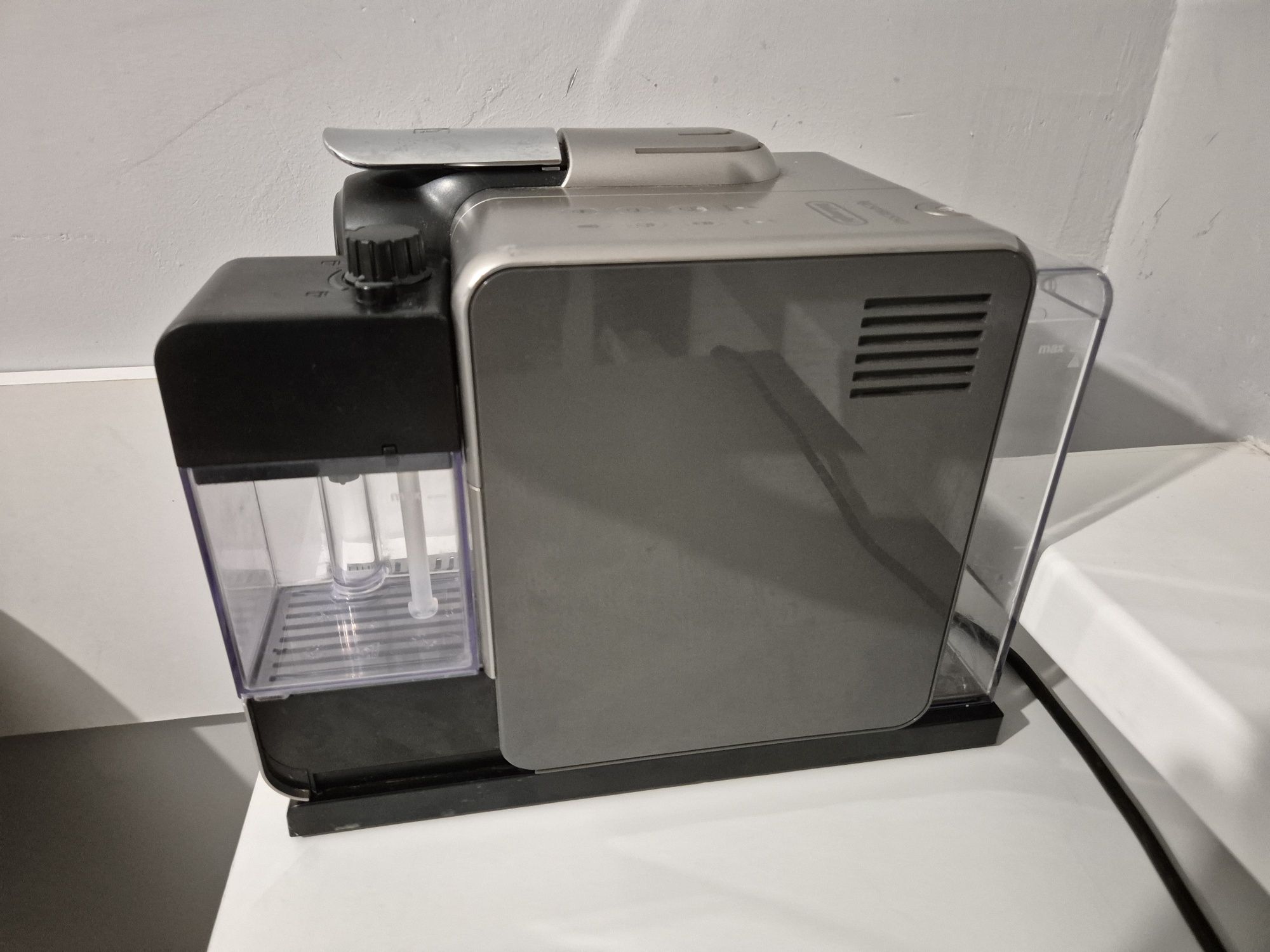 Ekspres De'Longhi Nespresso Lattissima EN550.S