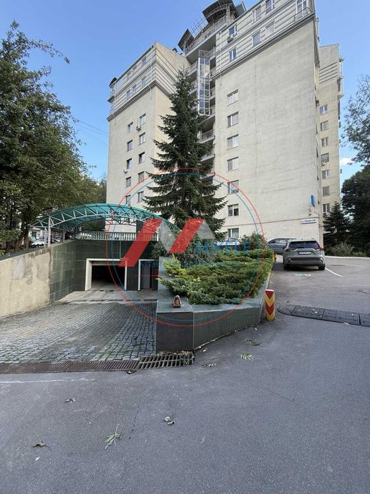 Оренда паркомісця в підземному паркінгу Франка,24а