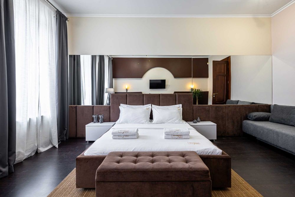 вул. Листопадового Чину 12/Оренда житла Подобово 4 кім. кв./для 10 ос.