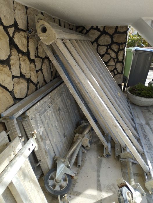 Andaimes em Alumínio e Ferro