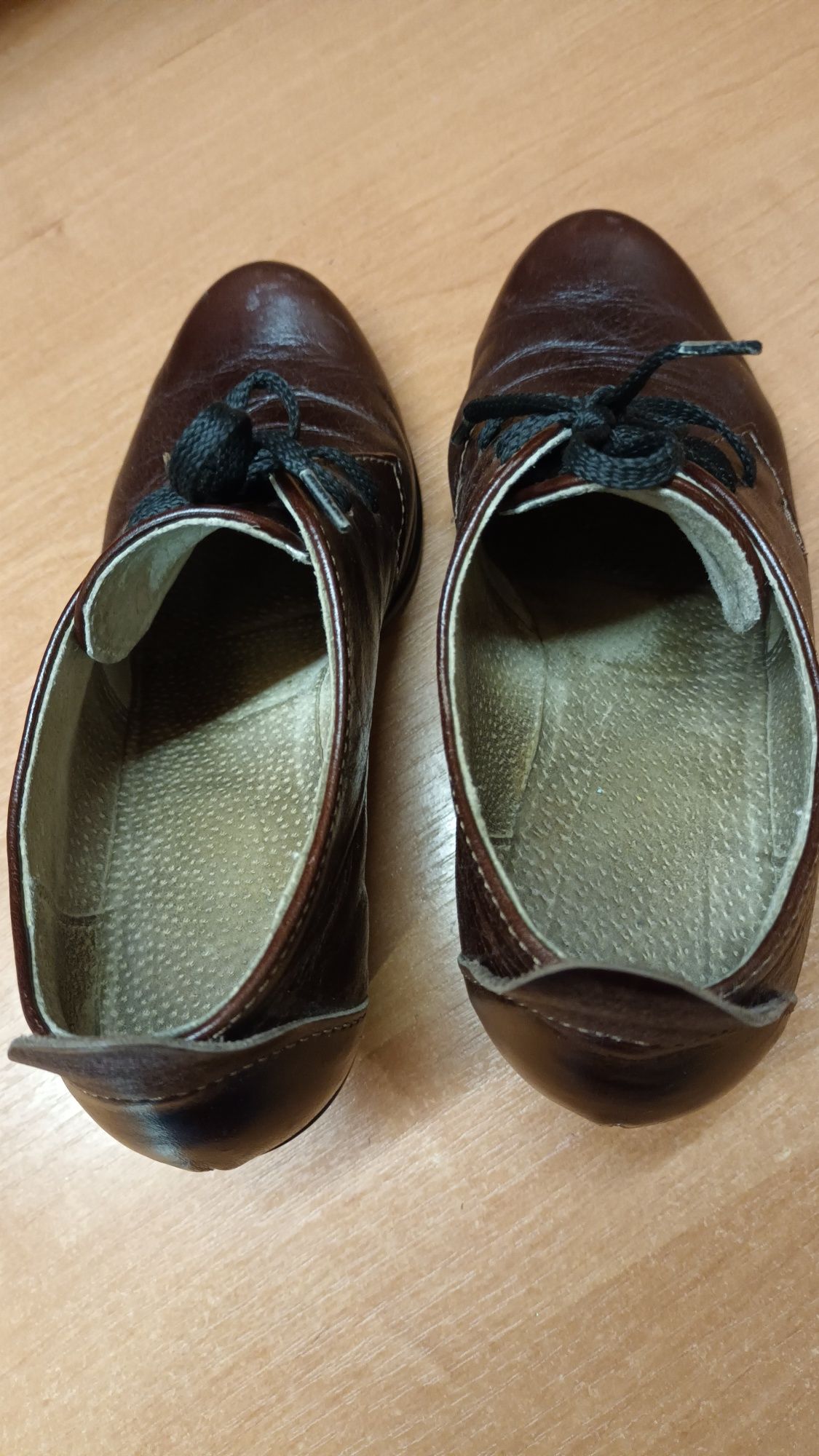 Продам коричневі туфлі
