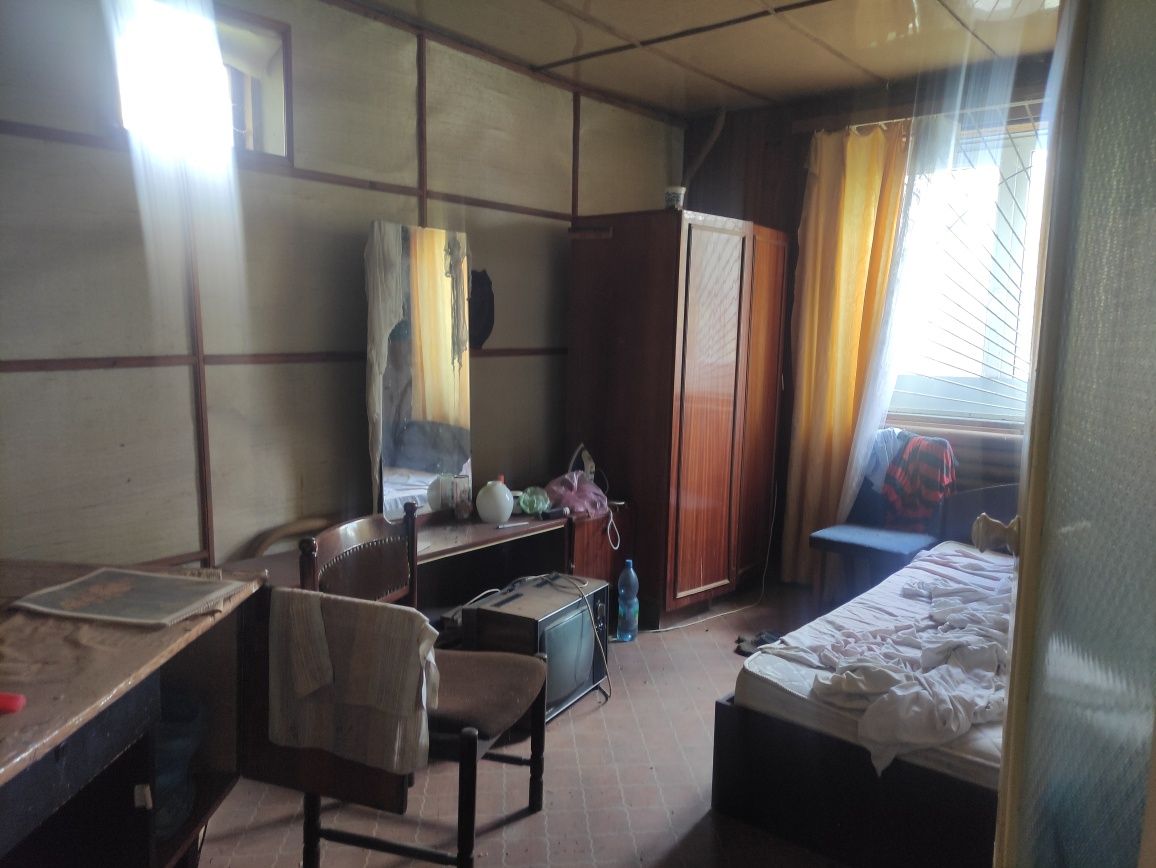 Продач дачного будинка з виходом на воду