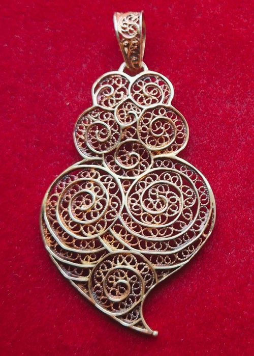 Coração prata dourada