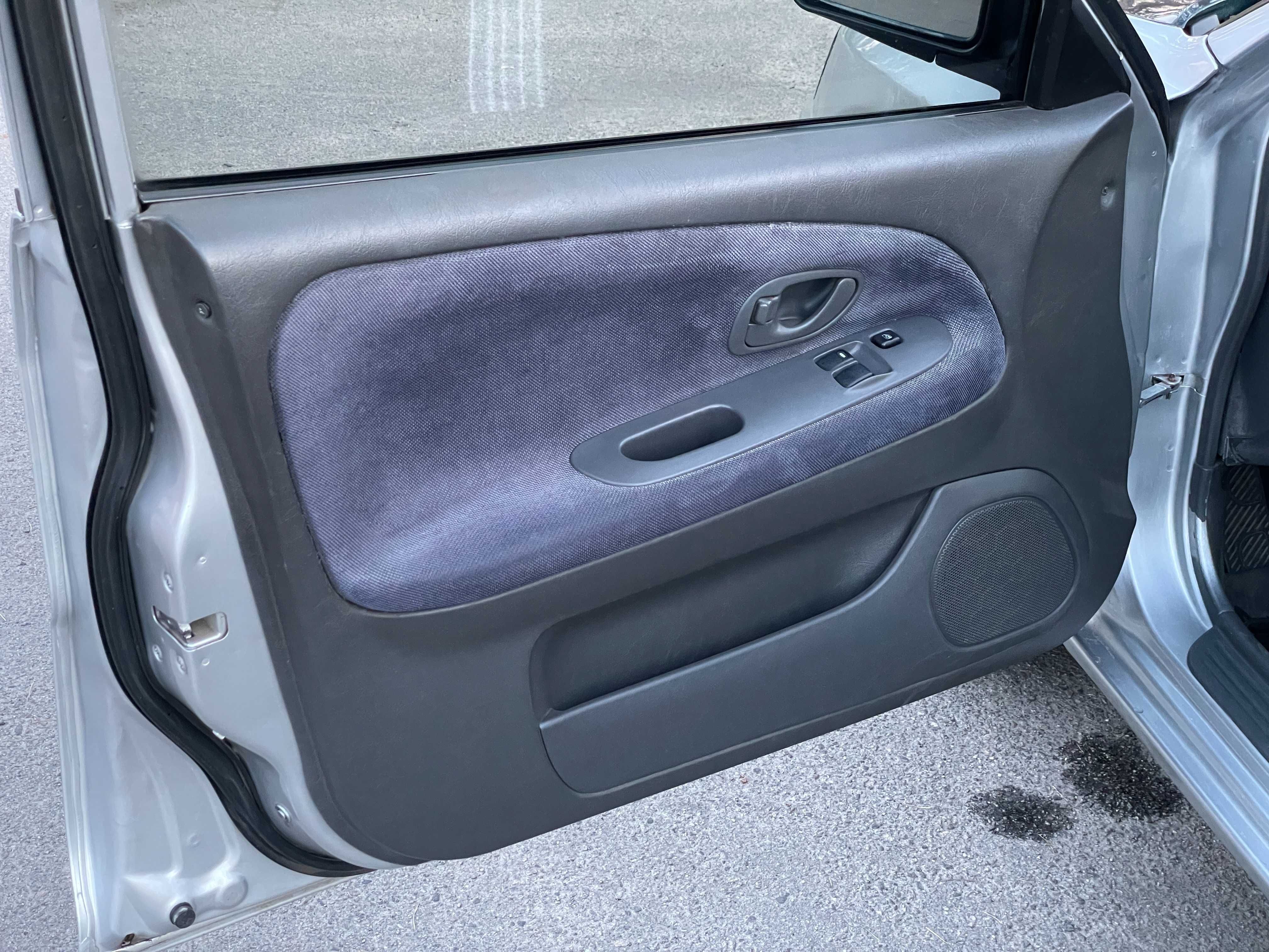 Mitsubishi Lancer 6 2001