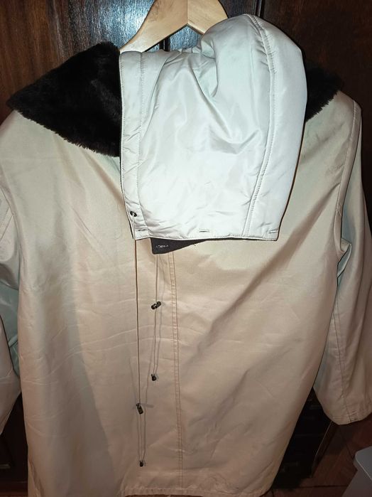 Gabardina nova com pelo