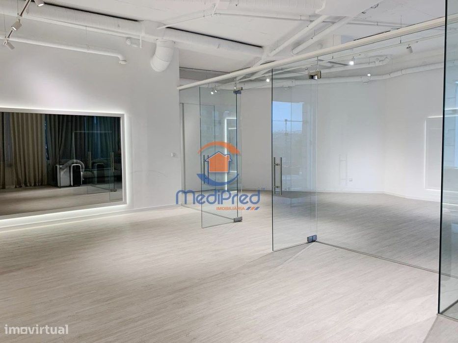 Loja c/ 128 m2 e BOX | Colinas do Cruzeiro, Odivelas