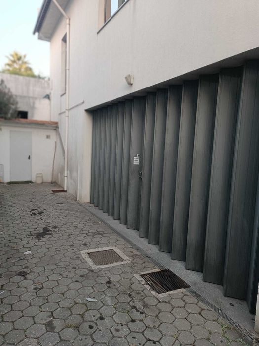 2 armazéns para arrendar em Nogueira do Cravo