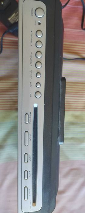 Televisor/DVD portátil Roadstar LTD-1088XSKL