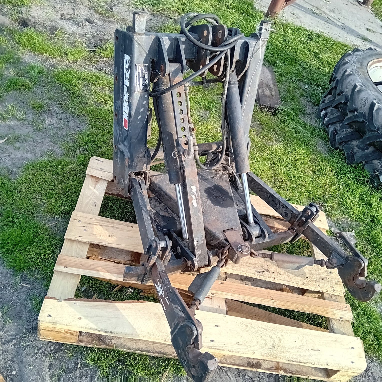 Przedni tuz podnośnik przedni zamiana