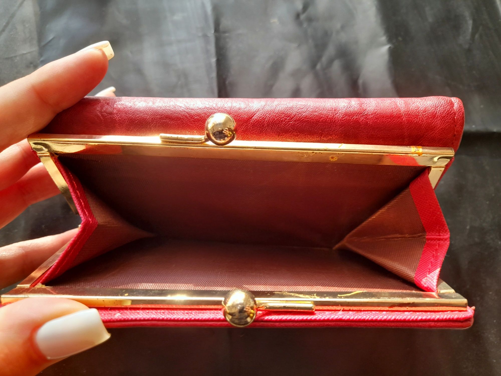 Жіночий гаманець червоного кольору