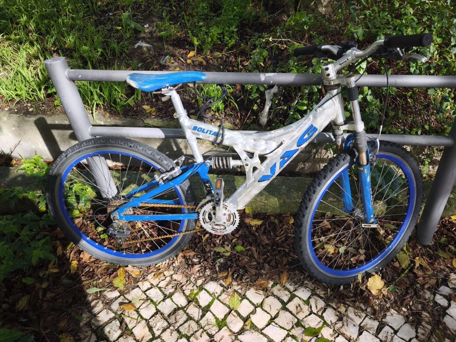 Bicicleta com suspensão 40€