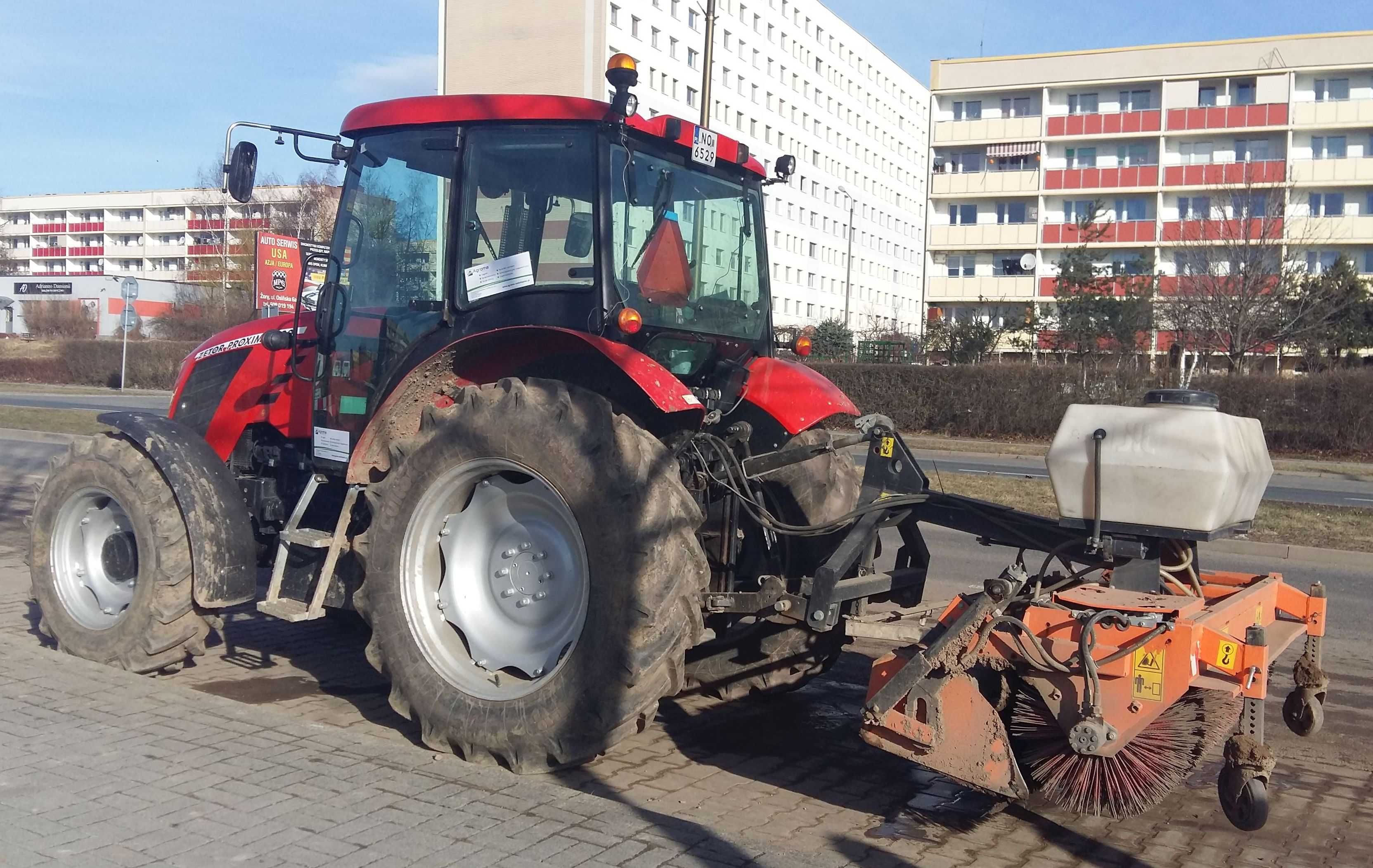 Wynajem Ciągnik + zamiatarka  zamiatanie dróg po zimie Od ręki