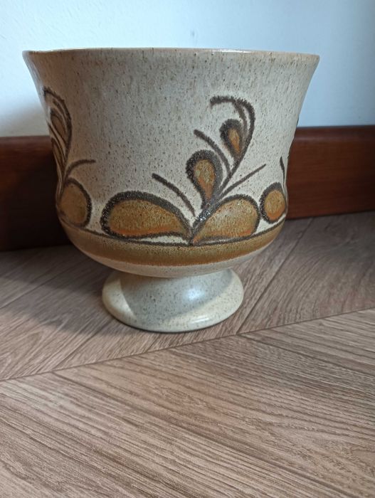 Doniczka ceramiczna Strehla osłonka na nóżce