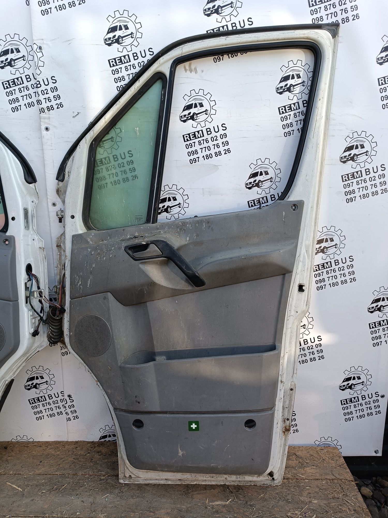 Білі двері передні MB Sprinter W906 VW Crafter спрінтер