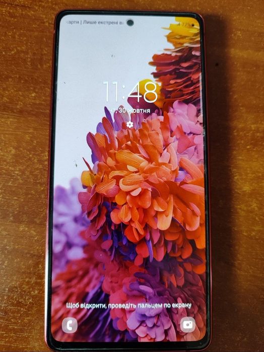 Продаю б/у телефон Samsung galaxy 20 fe.