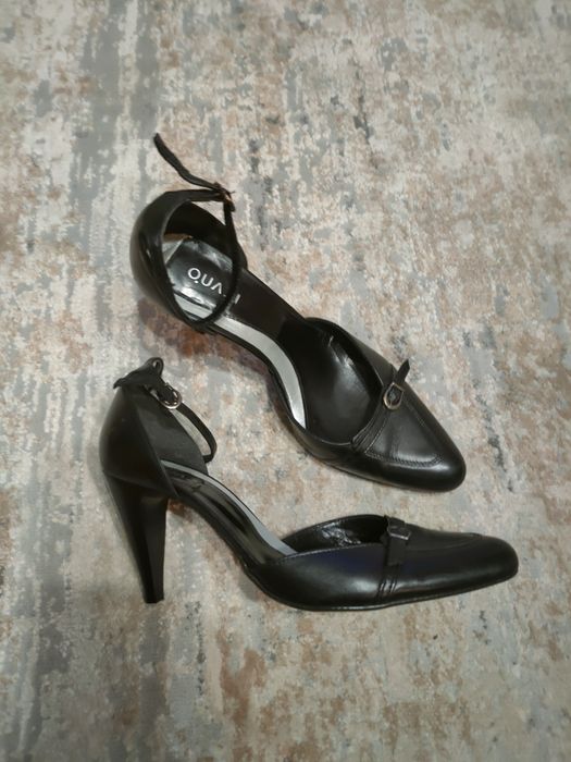 Quazi czarne szpilki skóra naturalna zapinane wokół kostki rozmiar 38