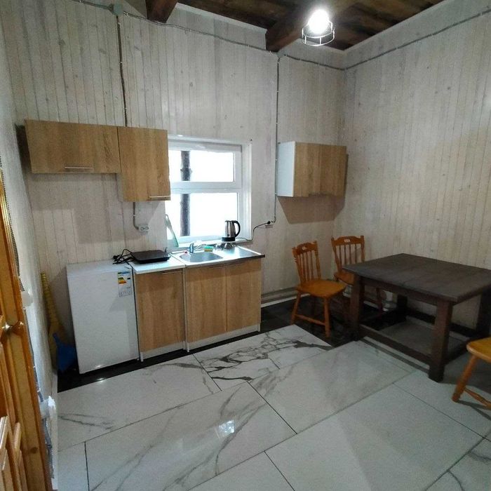 Подобова оренда будиночків біля озера Нобель