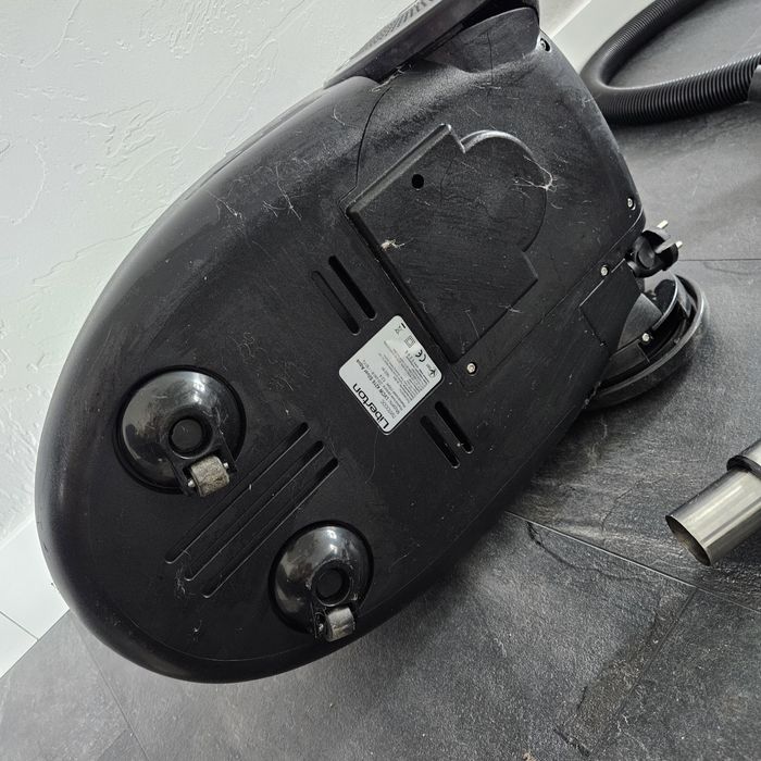 Пилосос без мішка з аква фільтром LIBERTON LVCW 4216 Silver Aqua 
Пило