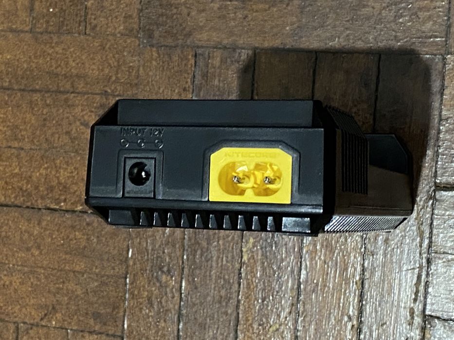 Carregador de pilhas Nitecore i2