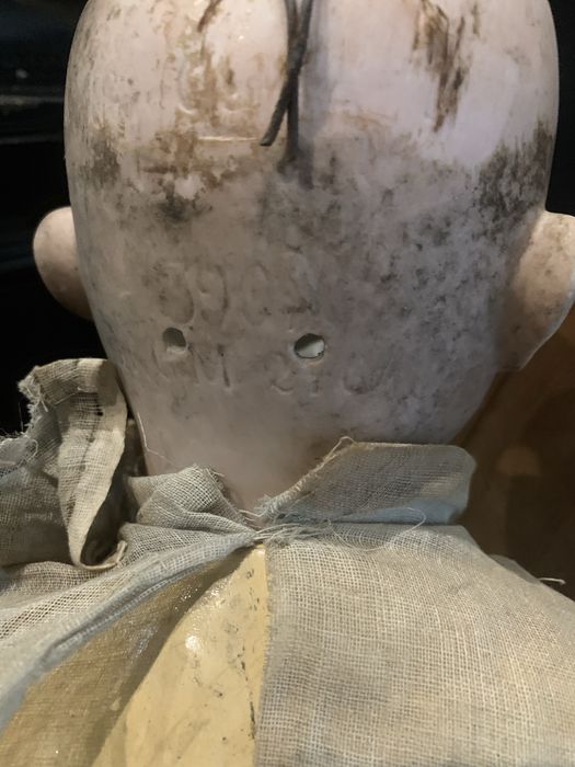 Stara lalka do naprawy