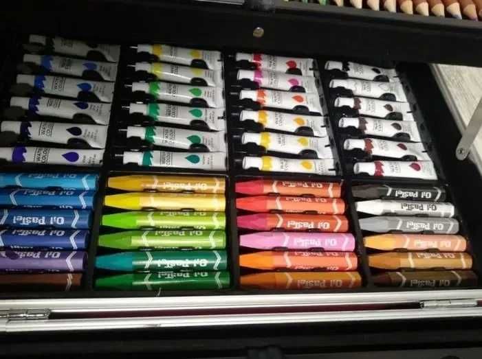 Набір для малювання в алюмінієвому чемодані Єдиноріг 145 предметів