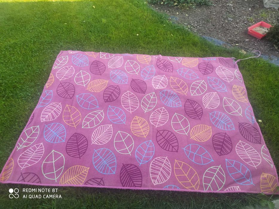 Dywan w listki dla dziewczynki