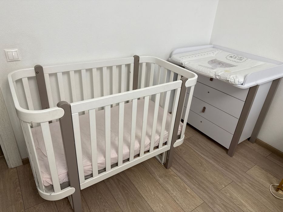 Кроватка детская + тумба для пеленания и вещей