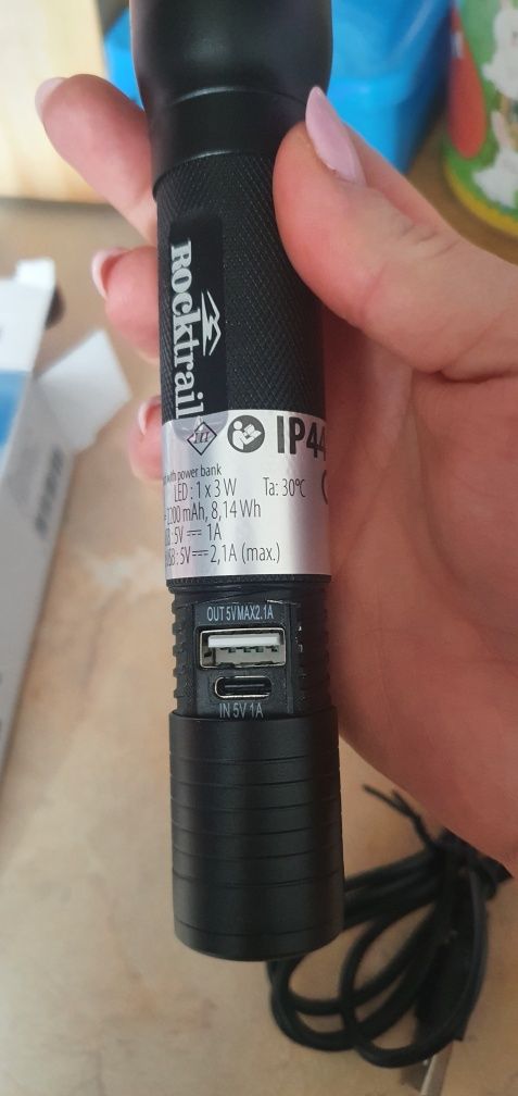 Latarka z powerbankiem