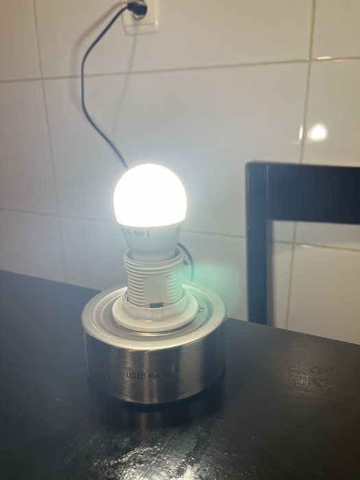 Candeeiro sem abajour