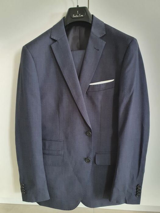 Fato azul da SuitsInc.