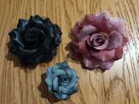 broszka róża czarna szara różowa fioletowa z brokatem 3 sztuki