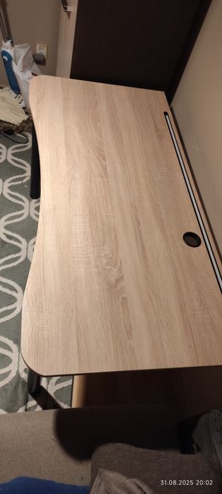 Biurko pod komputer z podświetleniem LED
