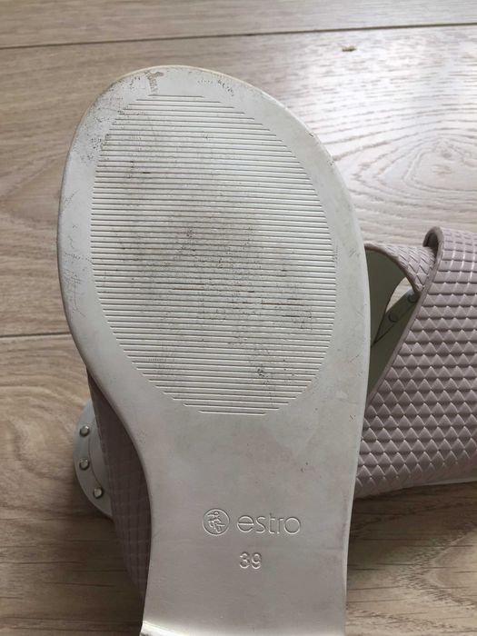 Шкіряні шльопанці Estro 38 розмір