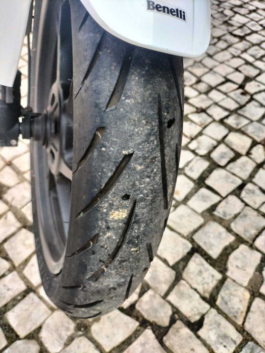 Benelli BN125 com topcase incluída