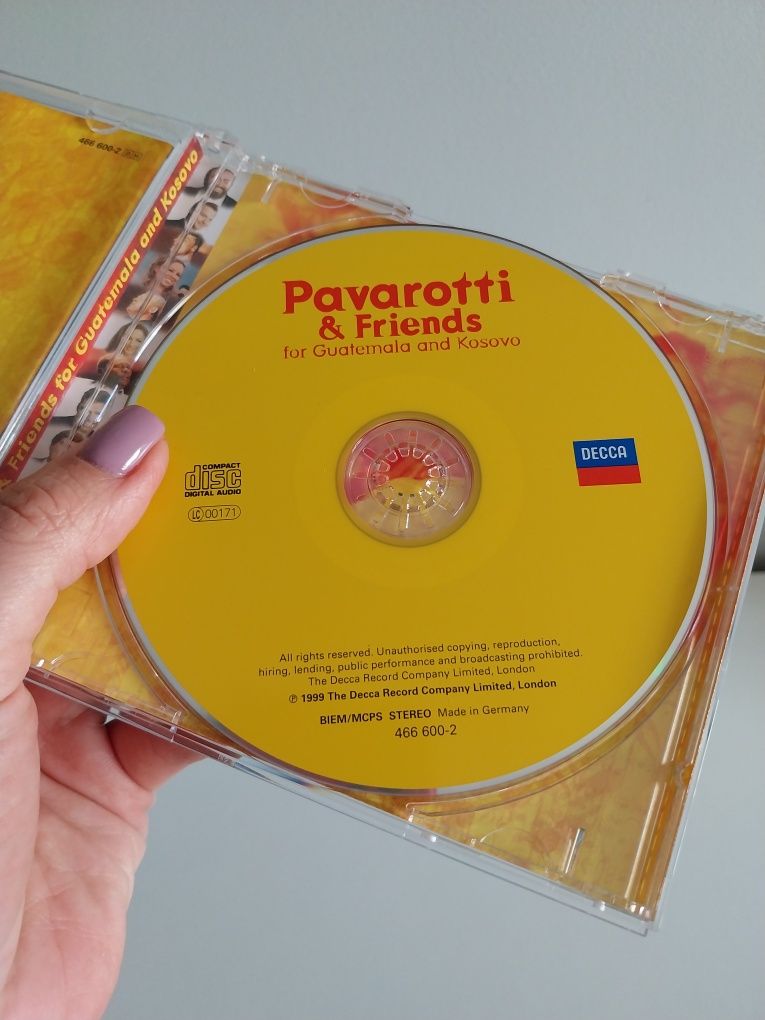 CD Pavarotti & Friends, for Guatemala and Kosovo