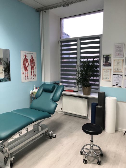 Dochodowy biznes masażu w centrum Warszawy rozpoznawalny, z klientami
